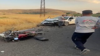Mardinde otomobil motosikletle çarpıştı: 2 ölü