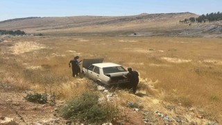 Mardinde yol kenarına devrilen otomobil sürücüsü yaralandı
