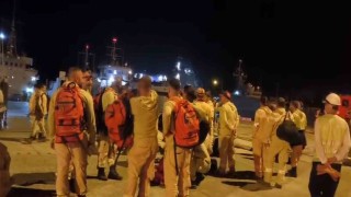 Marmariste arazözler çıkarma gemileriyle bölgeye gidiyor