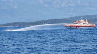 Marmariste demirli yelkenli tekne alevlere teslim oldu