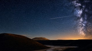 Meke Krater Gölünde Perseid meteor yağmuru görsel şölen sundu