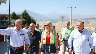 Merkezefendide yol çalışmaları hız kesmeden devam ediyor