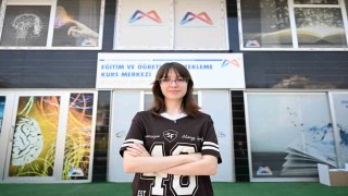 Mersin Büyükşehir Belediyesinin Kurs Merkezi ile önce liseyi ardından üniversiteyi kazandı
