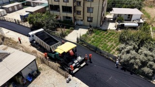 Mersinde 1,5 kilometrelik yol sıcak asfaltla yenilendi