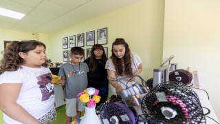 Mersinde çocuklar Rubik Küp çözen robot geliştirdi
