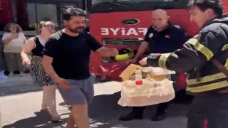 Mersinde yangında mahsur kalan cennet papağanını itfaiye kurtardı