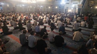 Mevlid Kandilinde camiler doldu taştı