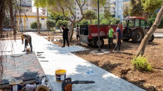 Mezitli’de Parklar Baştan Yenileniyor