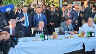 MHP Lideri Bahçeli, Ahlatta partililer ve vatandaşlarla buluştu