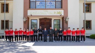 Milli badmintoncular Avrupa Şampiyonası öncesi Erzincanda kampta