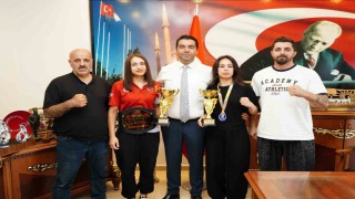 Milli sporculardan Başkan Demirciye şampiyonluk ziyareti