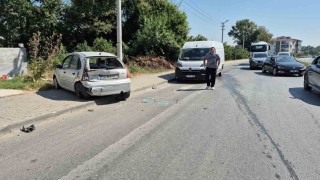 Minibüsle otomobilin karıştığı kazada otomobil yoldan çıktı: 1 yaralı