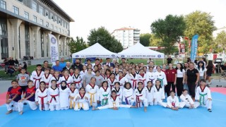 Minik Tekvandocular Kütahyada dostluk için mücadele etti