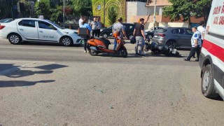 Motosiklet ambulansa çarptı: 1 yaralı