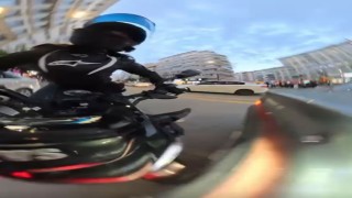 Motosiklet sürücüsü otomobile çarparak takla attı, o anlar kameraya yansıdı