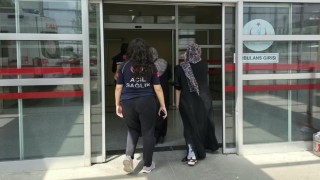 Motosiklet yayalara çarptı: 2 yaralı