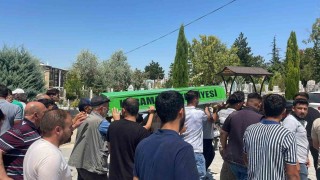 Motosikletin otomobile ok gibi saplandığı kazada ölen genç toprağa verildi
