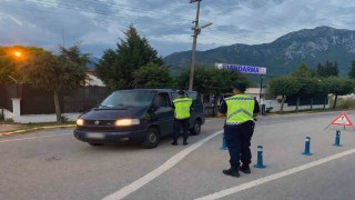 Muğlada Jandarma trafik denetimlerinde 155 araç trafikten men edildi