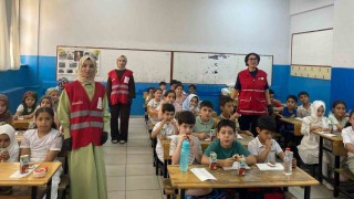 Muşta Kızılay ekiplerinden öğrencilere ikram