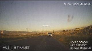 Muşta ters yönde ilerlerken ambulansın kamerasına takılan sürücüye ceza