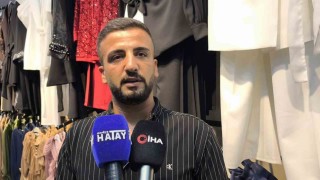 Müşteri gibi geldikleri mağazada çalışanı oyalayıp, bin lirayı çaldılar