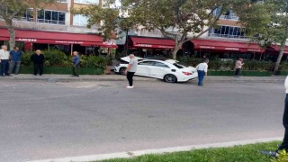 Nallıhanda tır 2 otomobile çarptı: Yaralılar var