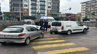 Niğdede 3 araç birbirine girdi: 1 yaralı
