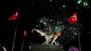 Niğdede 30 Ağustosun 104. yılında fener alayı