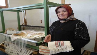 Ninelerini örnek alıp evinin odasını dokuma atölyesine çevirdi, şimdi taleplere yetişemiyor