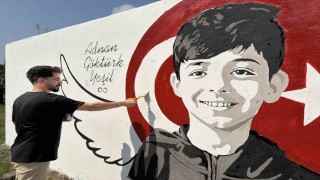Okul saldırısında hayatını kaybeden Adnanın portresi memleketinde duvara çizildi