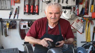 Ömrünü çarkın başında geçirdi: 59 yıldır bıçak biliyor