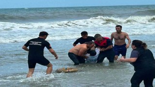Ordu'da yasağa rağmen denize giren 2 kardeş boğulma tehlikesi geçirdi