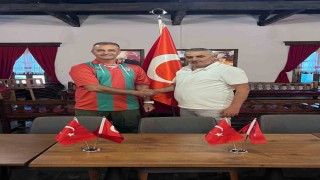 Osmanelispor İmparator lakaplı Hasan Kol ile yola devam dedi