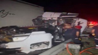 Osmaniye’de Gece Saatlerinde Kaza: Sürücü Çekicide Sıkıştı