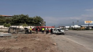 Osmaniyede hafif ticari araç ile otomobil çarpıştı: 2 yaralı