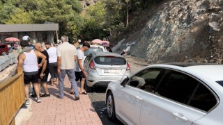 Osmaniyede korkulukları kıran otomobil alt otoparka düştü: 5 yaralı