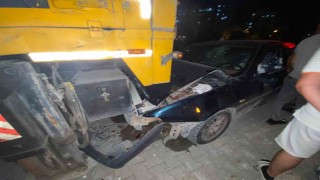 Osmaniyede otomobil park halindeki vince çarptı: 1 yaralı