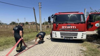 Ot yangını evlere sıçramadan söndürüldü