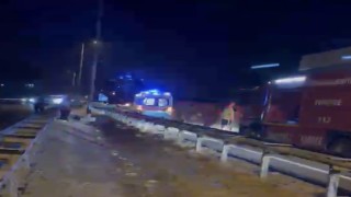 Otomobil bariyerlere çarparak devrildi: 1 yaralı