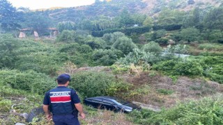 Otomobil dere yatağına uçtu, sürücüsü yaralandı