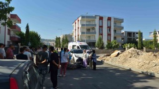 Otomobil ile motosiklet çarpıştı: 2 yaralı