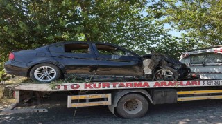 Otomobil kontrolden çıkıp ağaca çarptı, faciadan dönüldü