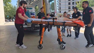 Otomobil motosikletle çarpıştı: 2si çocuk 3 yaralı