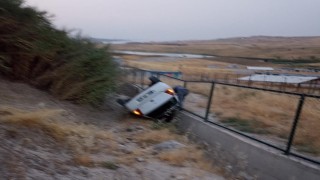 Otomobil şarampole yuvarlandı