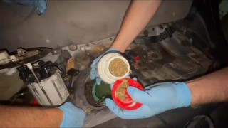 Otomobile zulalanan 6,5 kilo esrar narkotik köpeğiyle bulundu