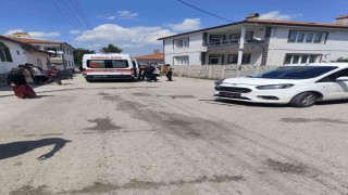 Otomobille çarpışan motosikletin sürücüsü yaralandı