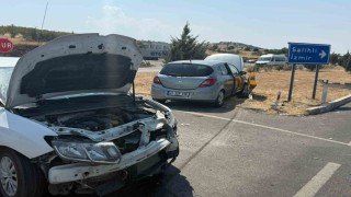 Otomobiller kavşakta çarpıştı: 1 yaralı
