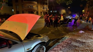 Otomobillerin çarpıştığı kazada sürücülerden biri firar etti: 1i çocuk, 2 yaralı