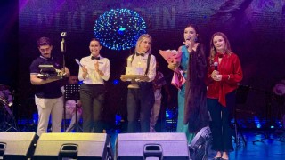 Öykü Gürmandan Bodrumda unutulmaz konser, sahnede doğum günü sürprizi