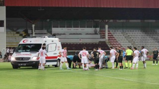 Oyuna girdi 1 dakika sonra ayağı burkuldu: Sahaya ambulans girdi
